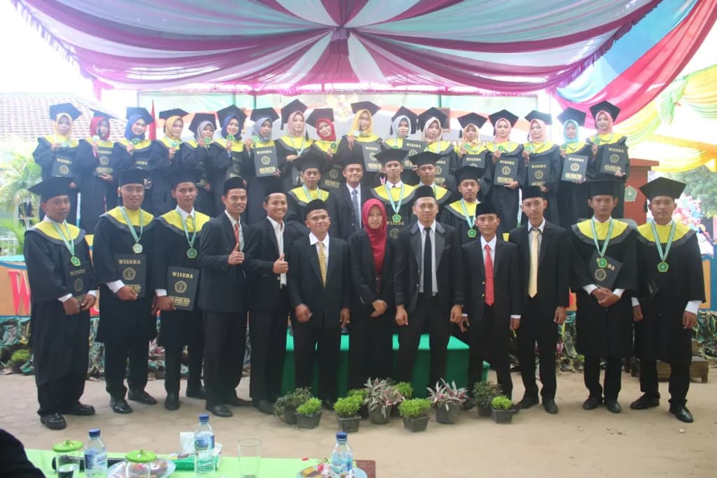 WISUDA STIS DARUL ULUM LAMPUNG TIMUR
