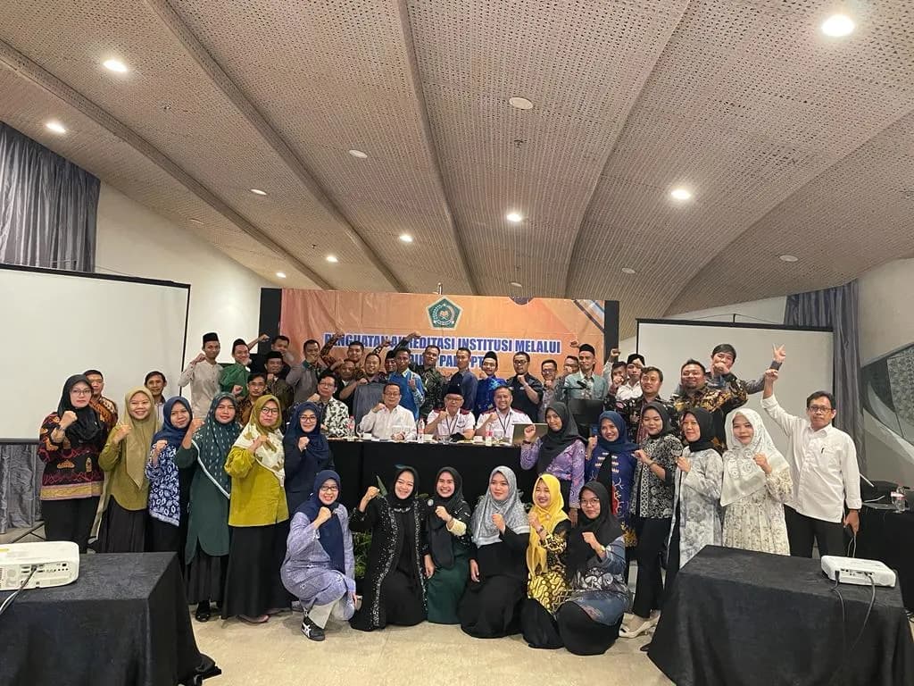 PENGUATAN AKREDITASI INSTITUSI MELALUI PD DIKTI PADA PTKI. Direktorat Pendidikan Tinggi Keagamaan Islam. Direktorat Jenderal Pendidikan Islam Kemenag RI