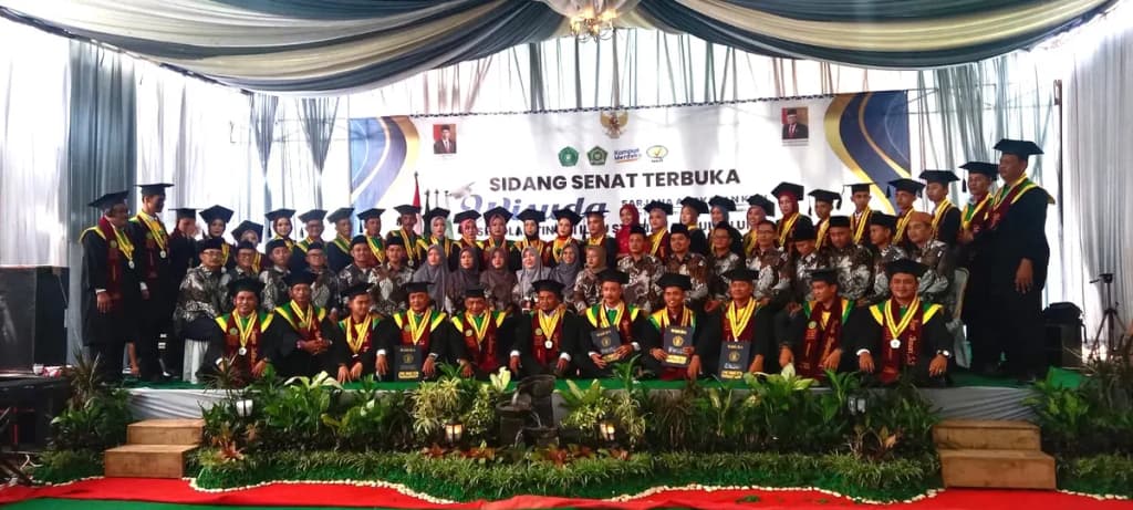 Pesta Akademik Meriah, Puluhan Mahasiswa Wisuda Strata 1 Dimeriahkan dengan Nuansa Kreatif dan Inspiratif”
